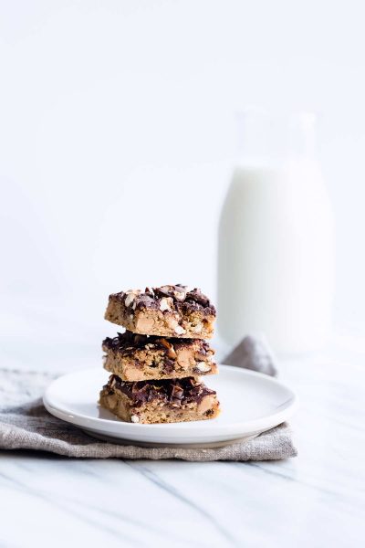 Chocolate Pretzel Peanut Butter Blondies Recipe