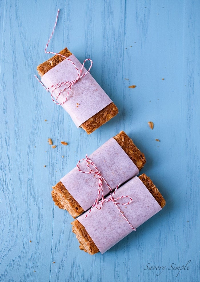 Honey Nut Sunflower Granola Bars ~ @SavorySimple #recipe Honey Nut Sunflower Granola Bars