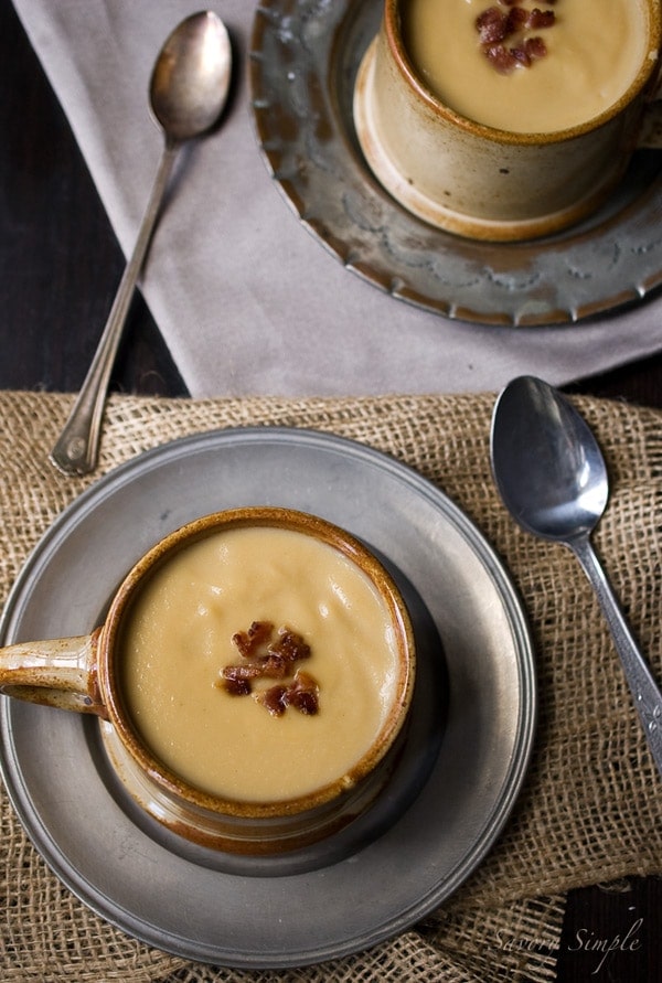 Creamy Cauliflower Bacon Soup ~ Savory Simple #recipe
