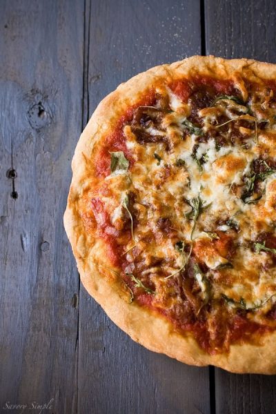 caramelized-onion-pizza