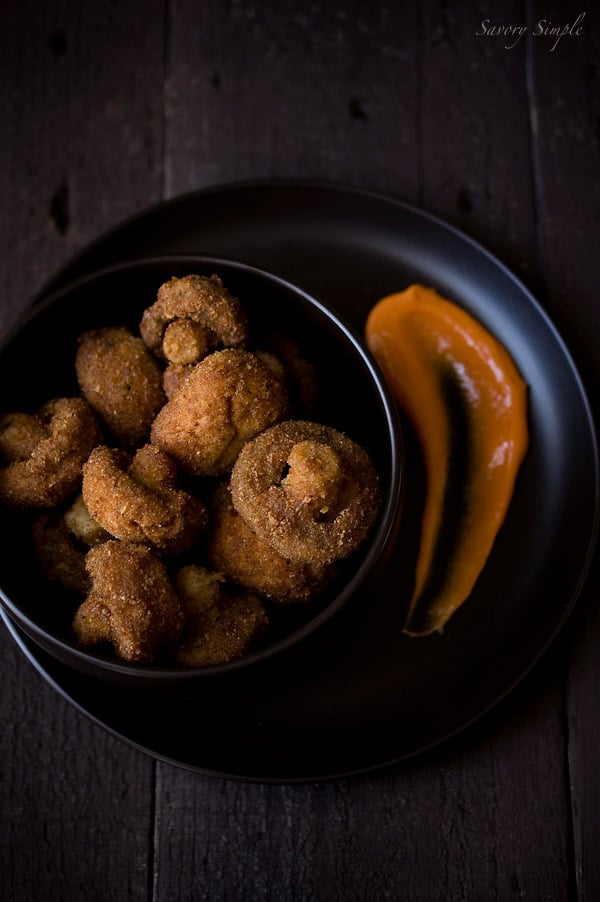 Crispy Old Bay Mushrooms with Sriracha Mayo ~ Savory Simple ~ www.savorysimple.net Crispy Old Bay Mushrooms with Sriracha Mayo ~ Savory Simple ~ www.savorysimple.net