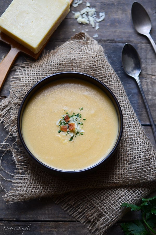 A photo of the finished cheese potato soup.