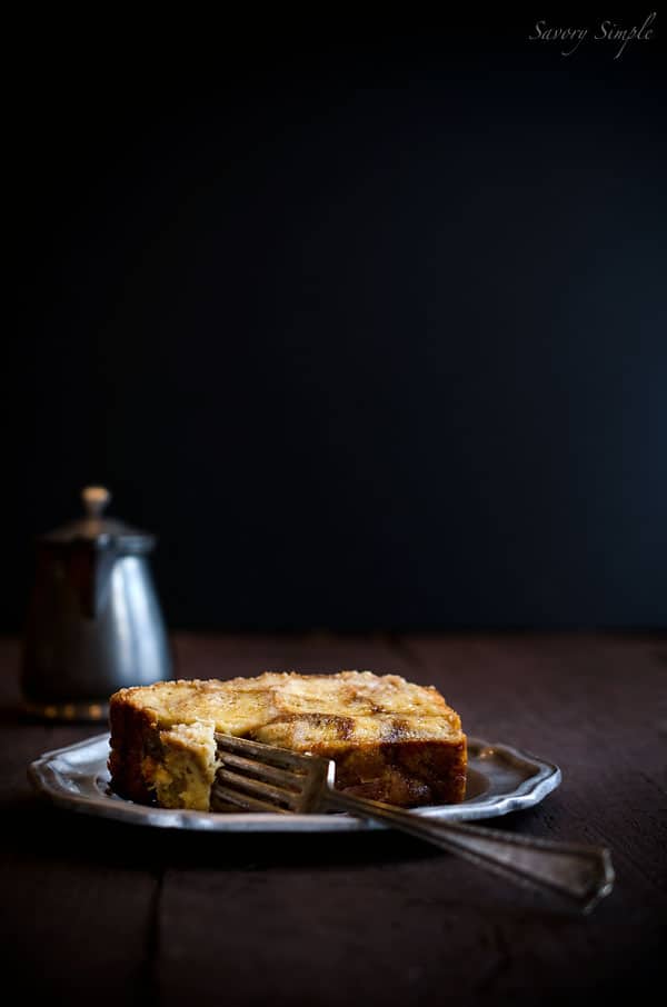 This Baked Chai Spiced French Toast can be prepared the night before and will keep you warm during those chilly winter months! #onthego #breakfast #makeahead