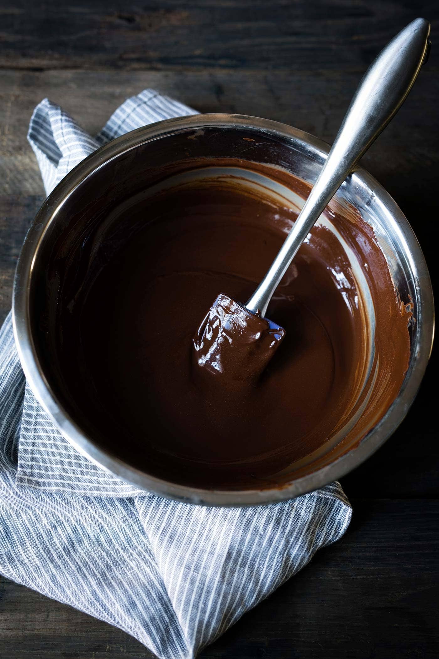 Chocolate Malt Bark is such an easy holiday dessert recipe with only 4 ingredients! It’s ready in no time. Get the easy-to-follow recipe from SavorySimple.net!