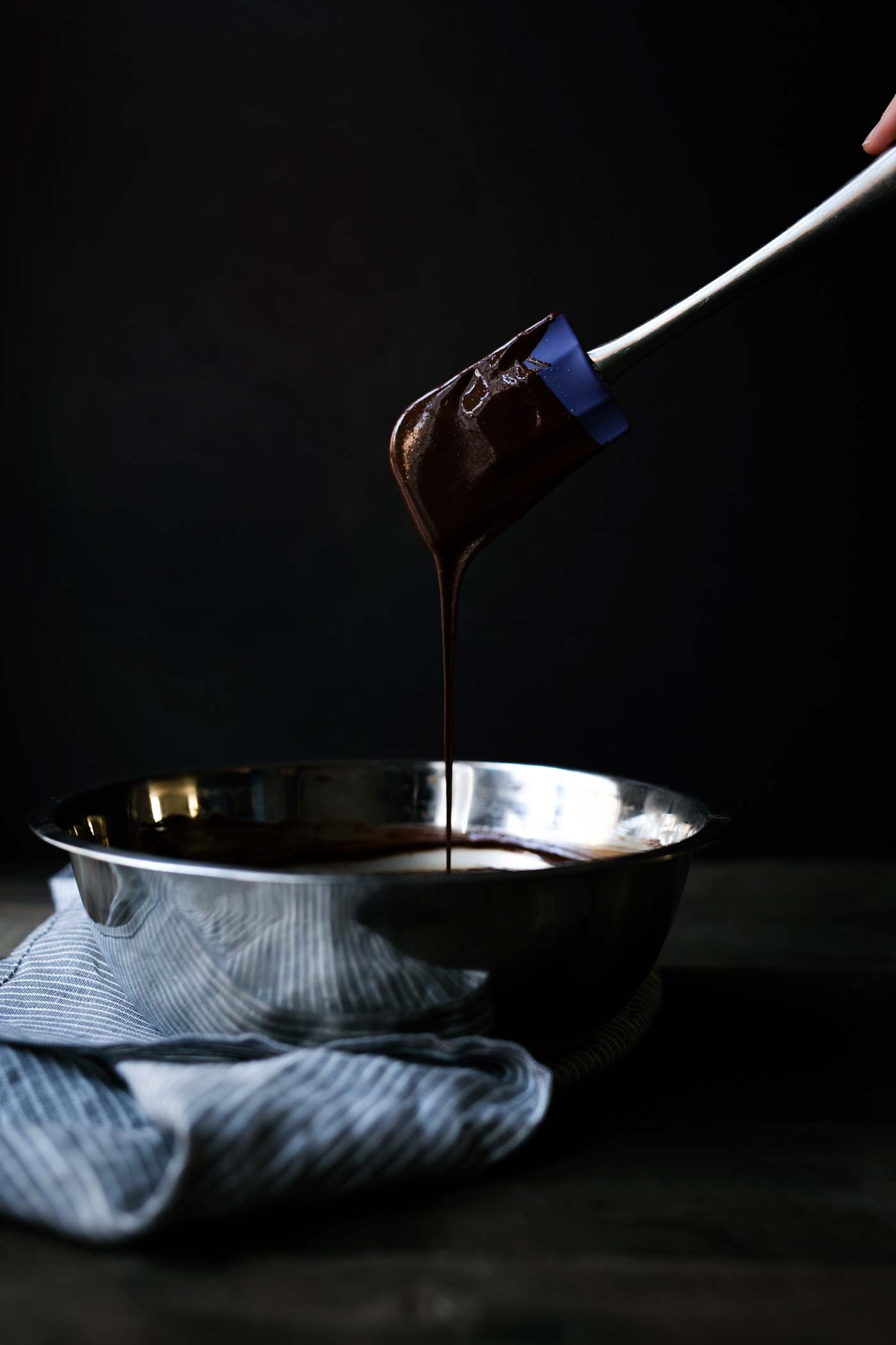 Chocolate Malt Bark is such an easy holiday dessert recipe with only 4 ingredients! It’s ready in no time. Get the easy-to-follow recipe from SavorySimple.net!