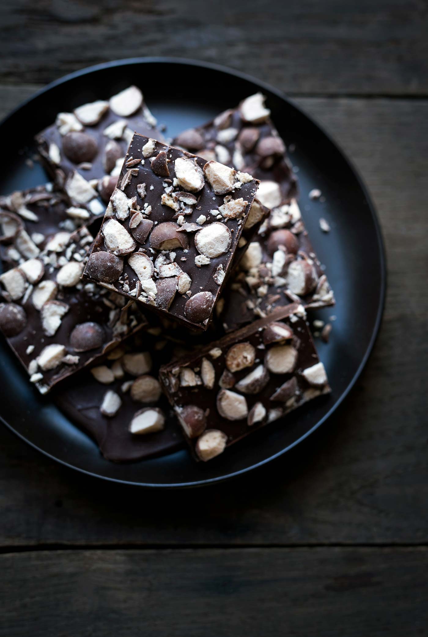 Chocolate Malt Bark is such an easy holiday dessert recipe with only 4 ingredients! It’s ready in no time. Get the easy-to-follow recipe from SavorySimple.net!
