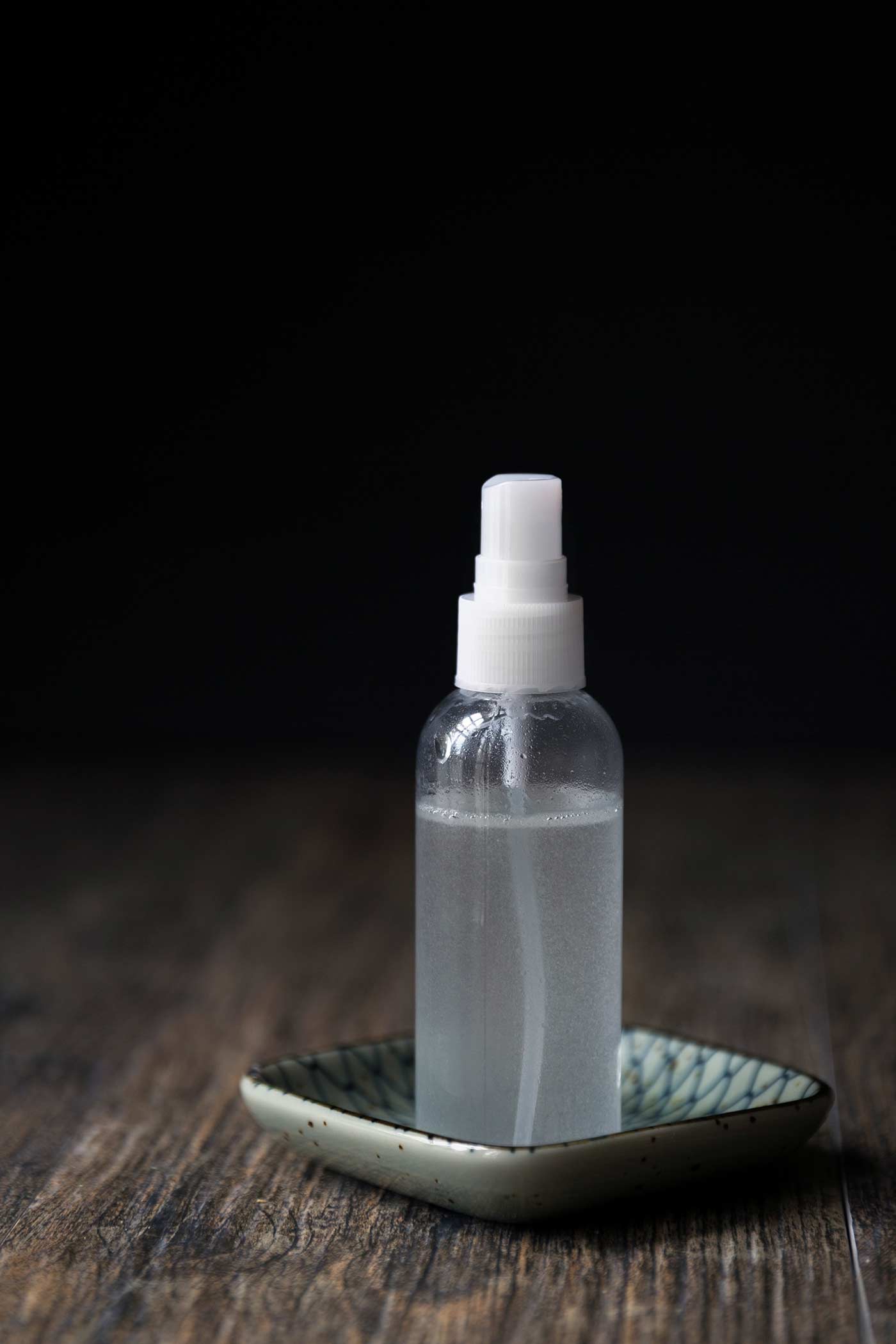 This DIY hydrating face mist is refreshing on it's own or over makeup. Try using it in place of MAC Prep + Prime Fix+ to blend the look of setting powder!