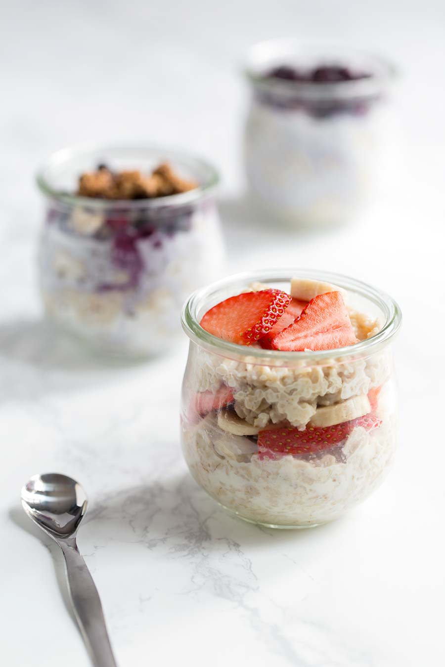 This simple overnight oatmeal recipe can be adjusted according to your personal taste preferences, and it comes together in 5 minutes!
