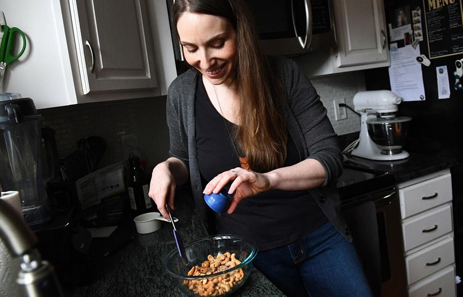 Jennifer Farley of Savory Simple, preparing Salt & Pepper Cashews for Voraciously.