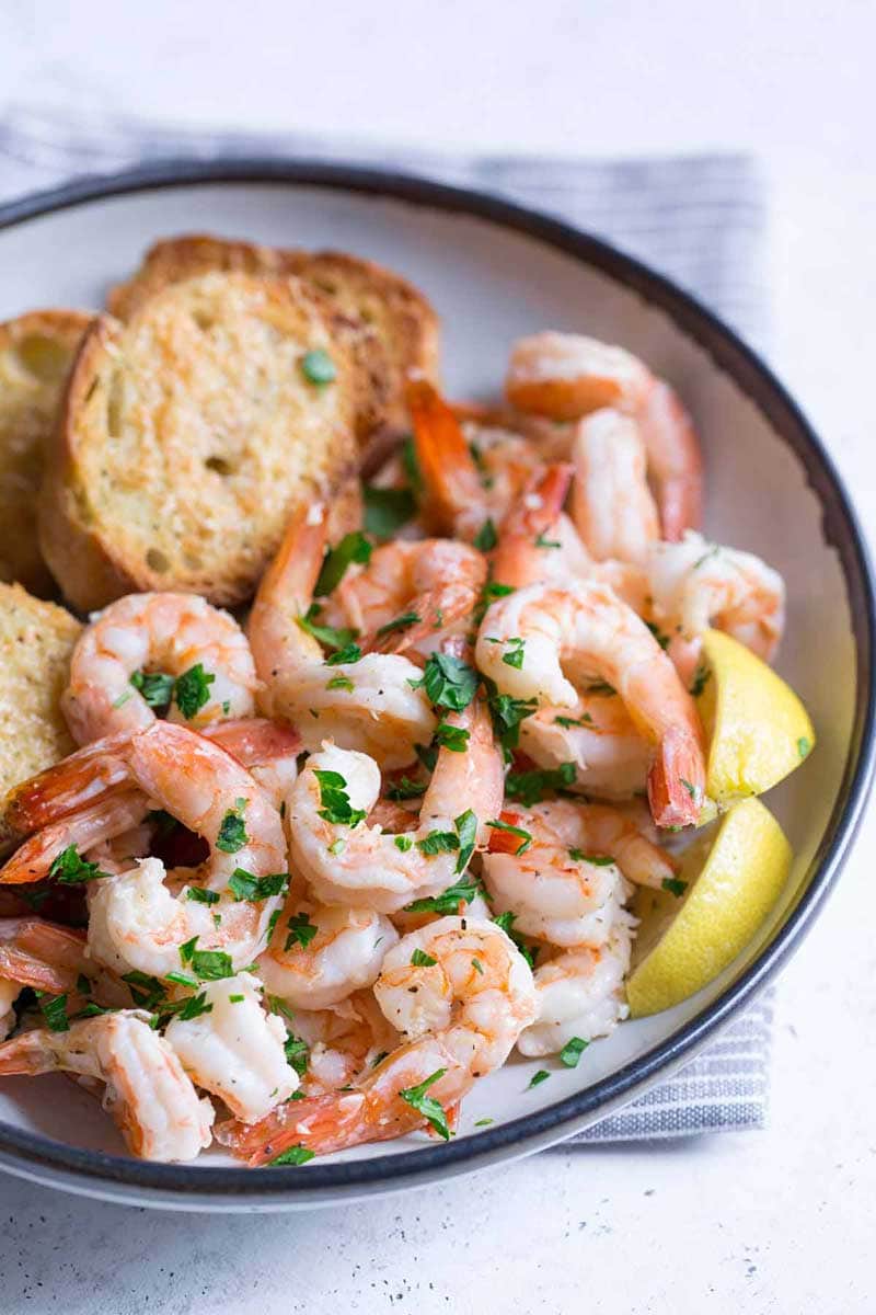 Close up of garlic shrimp scampi in a bowl