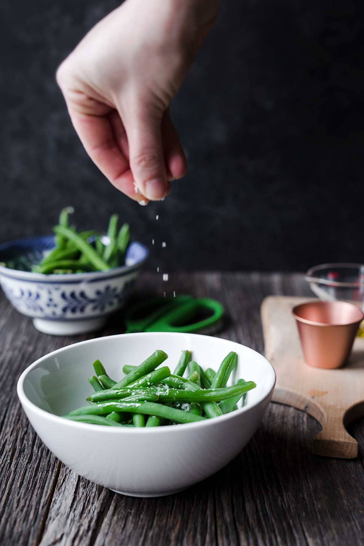Sprinkling salt over green beans