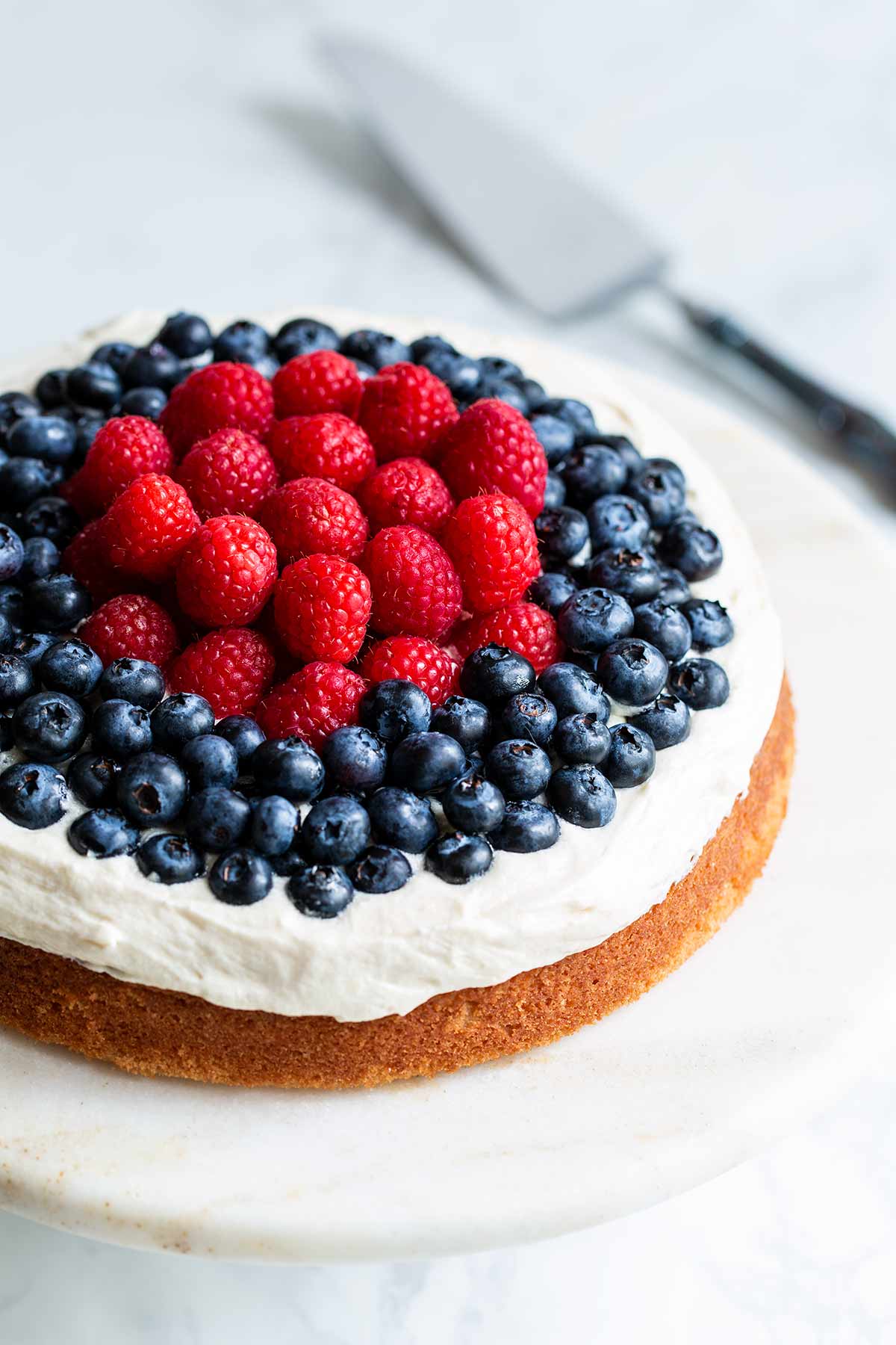 The finished Independence Day cake next to a cake slicer